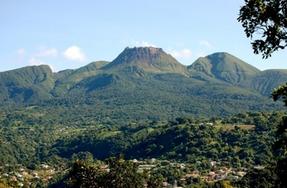 Activité volcanique de la Soufrière de Guadeloupe et sismicité régionale